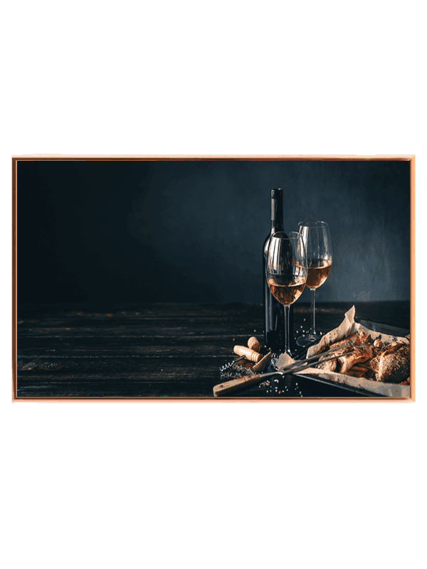 Vinflaske vinglas ost brød med stilleben