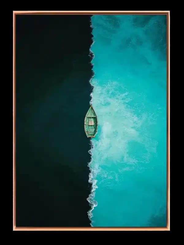 Båd Mellem Mørkt og Lys Plakat